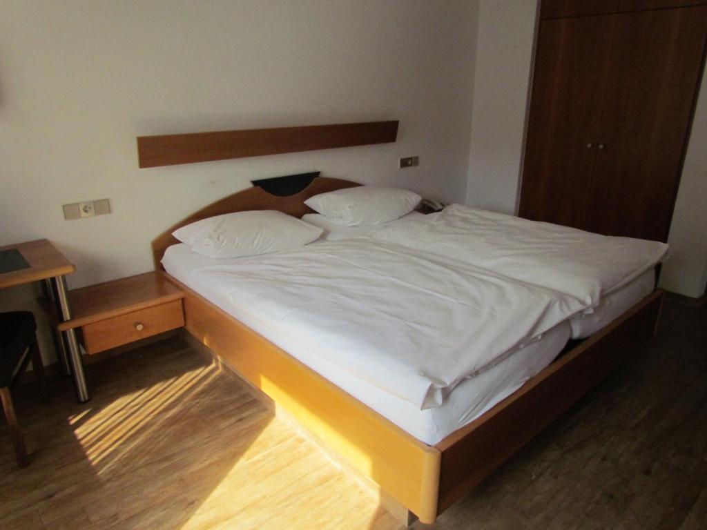 Hotel Gasthaus Zum Kreuz Freiburg im Breisgau Pokoj fotografie